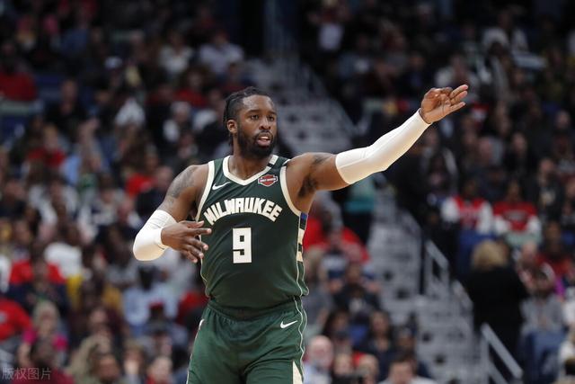 王哲林35+16上海胜同曦 贺希宁31分深圳胜北控